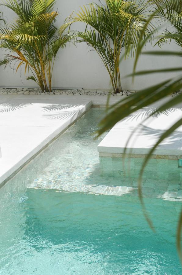 Villa Poppy Bumbak Canggu Eksteriør billede