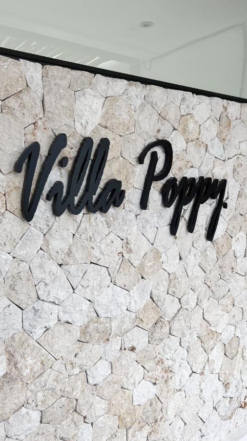 Villa Poppy Bumbak Canggu Eksteriør billede